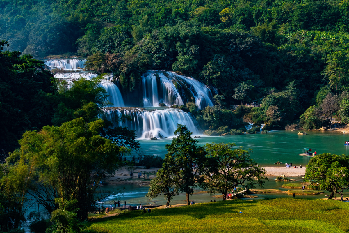 Ban Gioc Waterfall flowing strongly in August